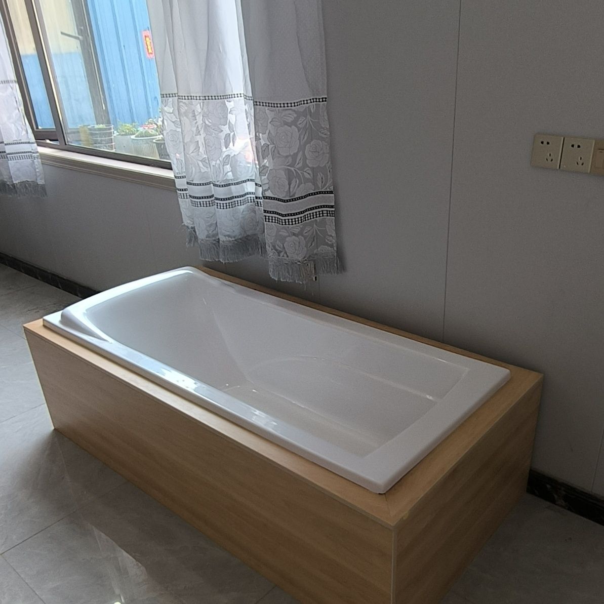 嵌入式亞克力無縫一體家用加厚浴室浴缸成人浴盆酒店賓館廠家直銷J-38公司貨