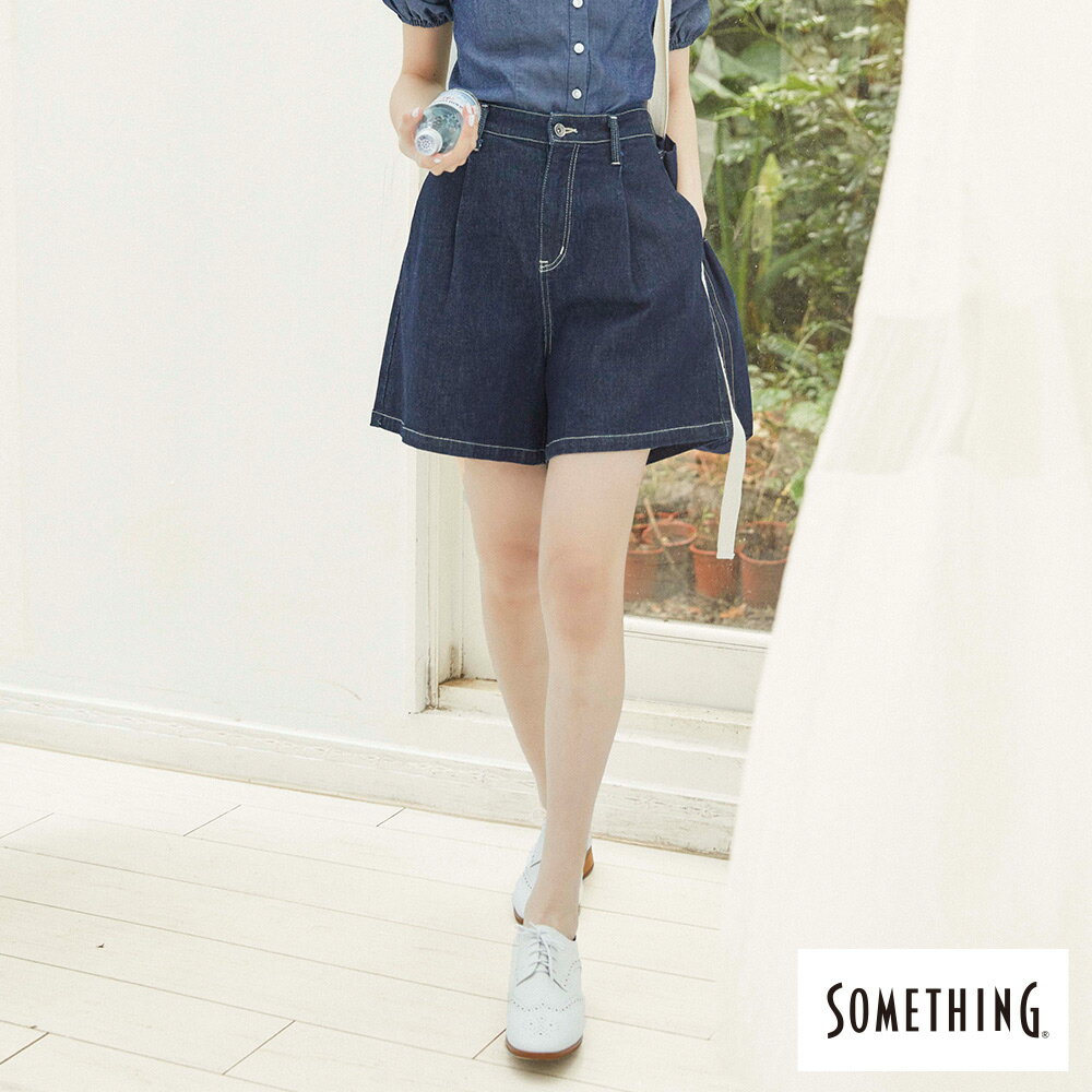 SOMETHING 女款 打摺斜邊口袋寬短褲 (原藍色)