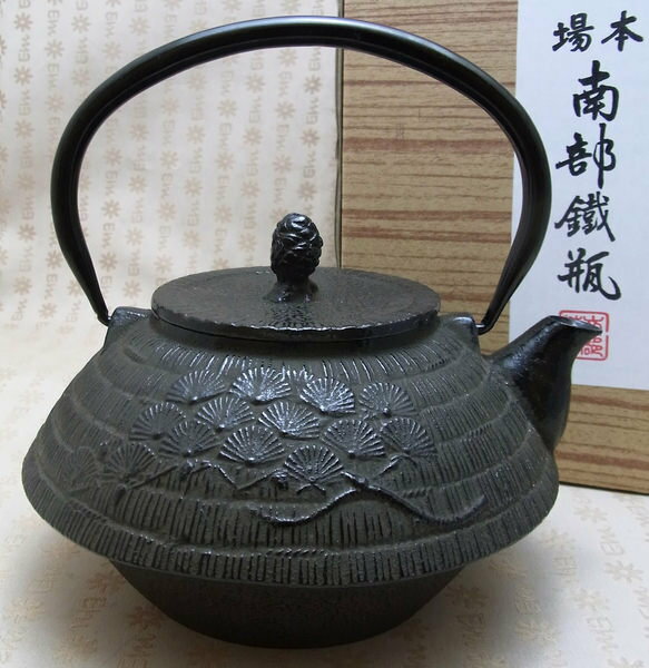 福介生活館~ 日本南部鐵器~文秀堂 鐵瓶 東屋型 肌(小) 0.9L~泡茶壺煮茶壺 日本茶具 造型生鐵茶壺 手工鑄鐵壺老鐵壺~普洱茶餅 鹿谷頭等茶 烏龍茶