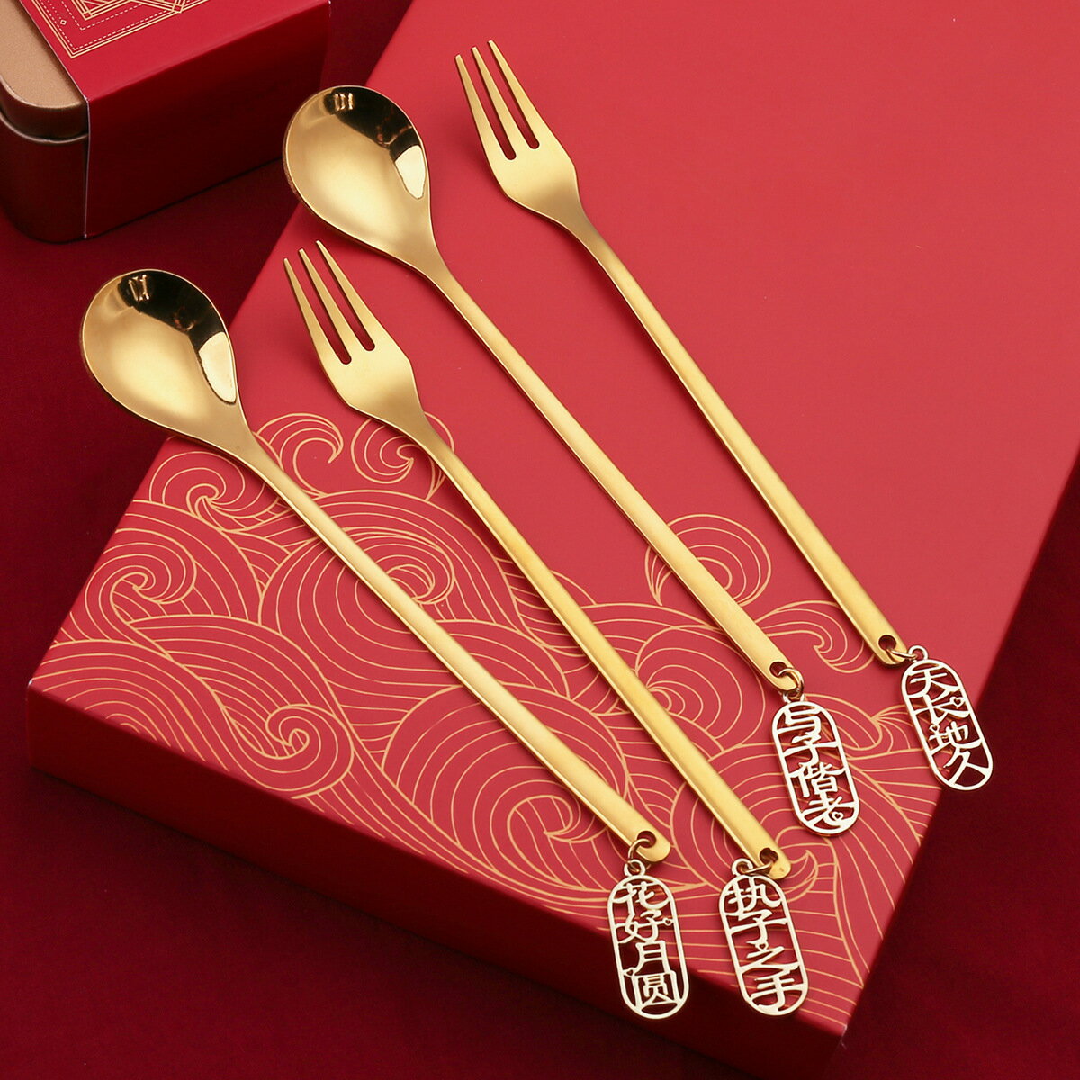 勺子 餐具組 湯匙 創意不鏽鋼勺子婚慶伴手禮吊墜勺咖啡勺水果叉新年禮品勺套裝『TS5426』