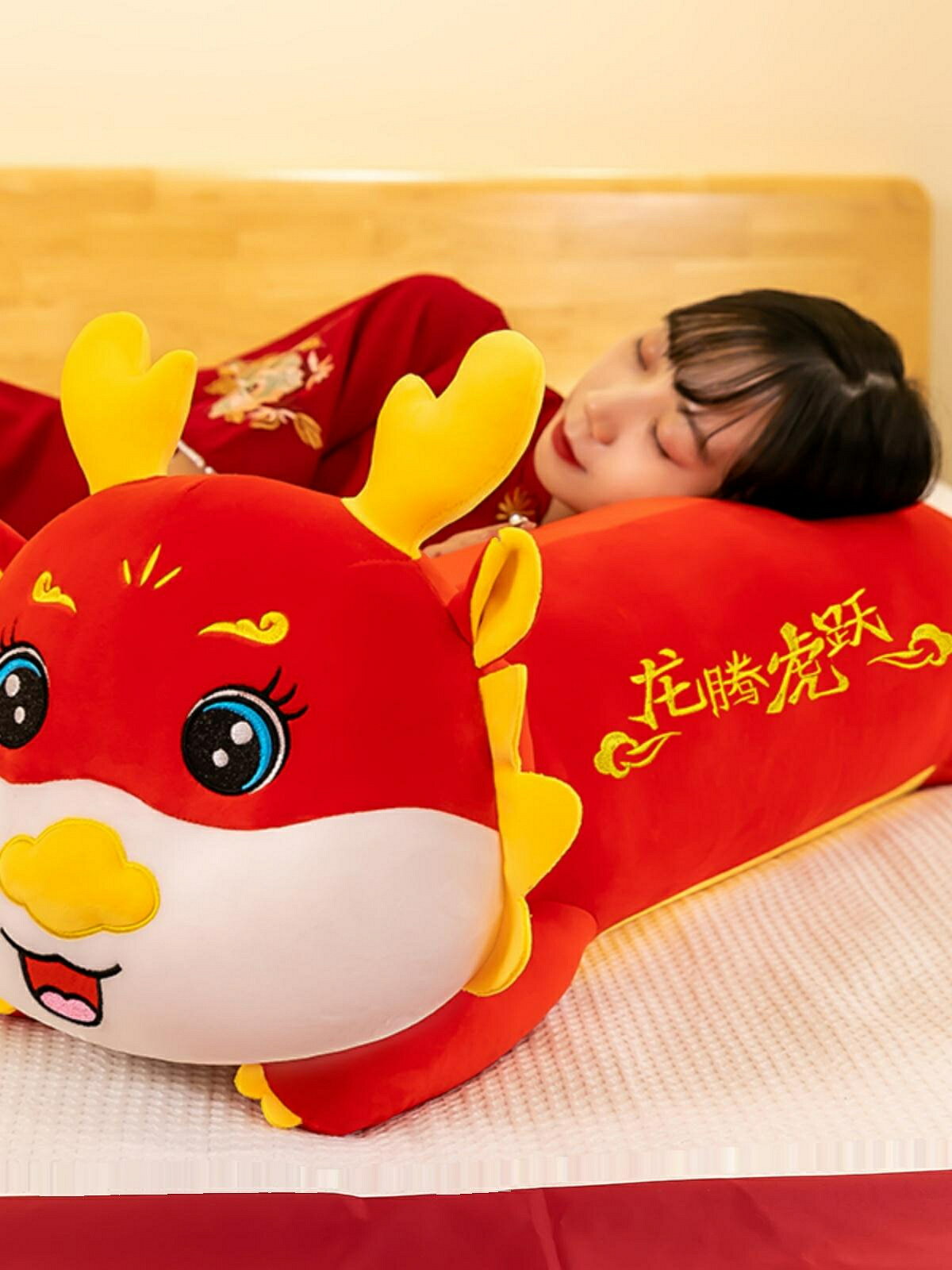 龍年呆萌大眼龍吉祥物公仔毛絨玩具生肖龍玩偶龍靠墊年貨長條抱枕（45cm以上的商品麻煩客人選擇宅配哦，謝謝）
