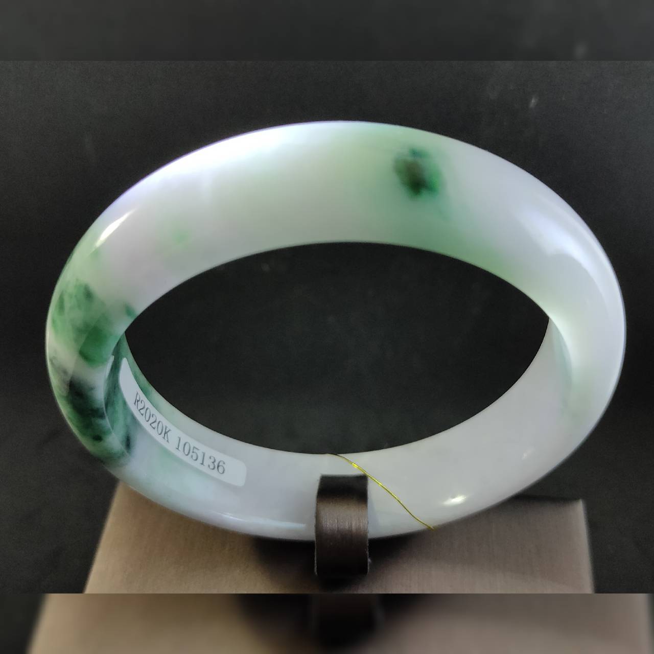 白底青翡翠手鐲 #62 (62mm 寬版) - 人養玉三年，玉養人一生.平安富貴 天然翡翠緬甸玉A貨