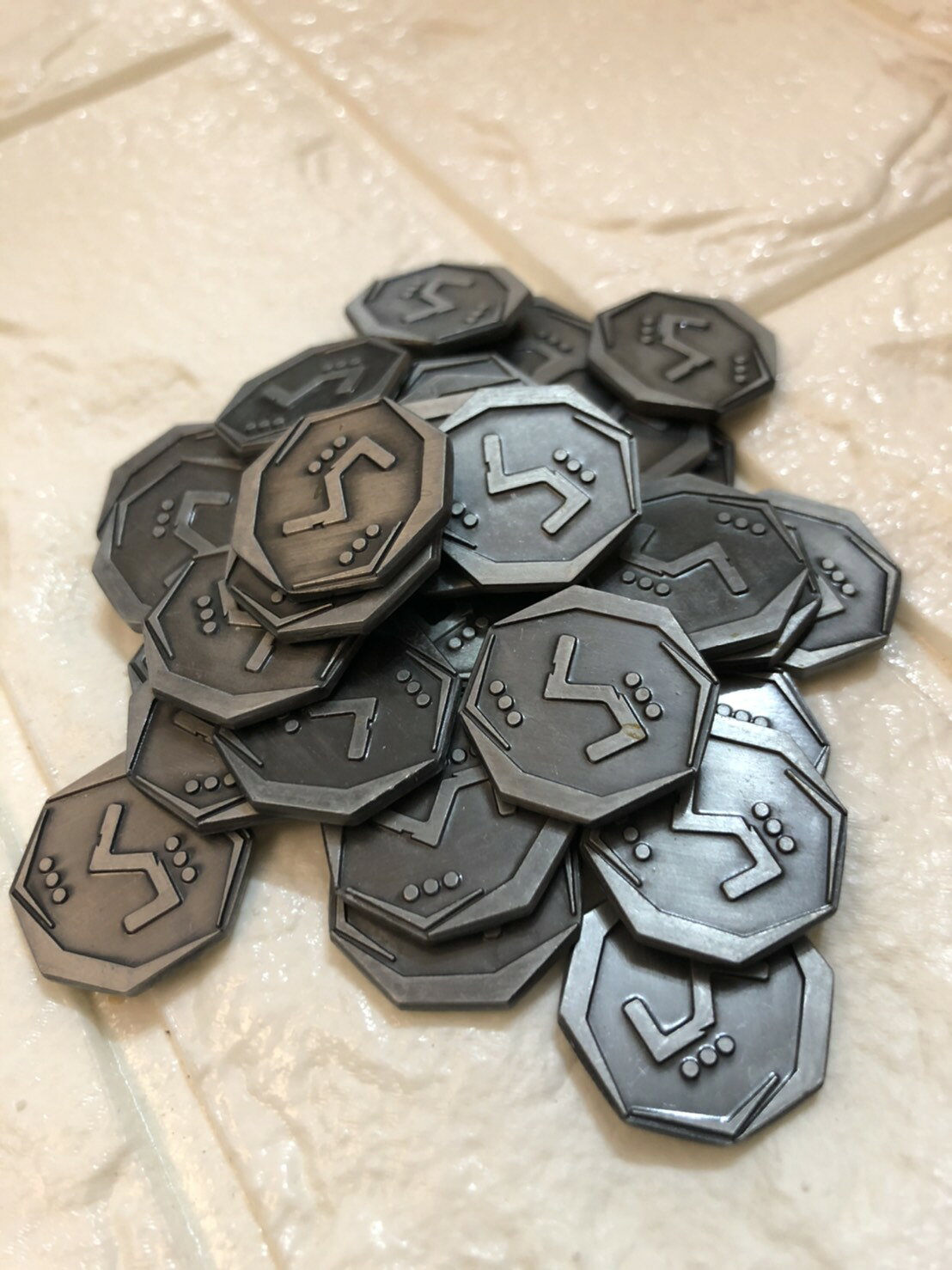 【桌遊侍】桌遊金屬幣 百搭任何桌遊使用 玩桌遊從此升級!!桌遊週邊 . 氏族豪華金屬幣.包含十元.五元.一元.桌遊菜鳥 3