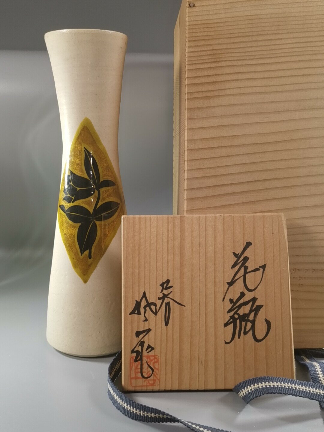 日本 九谷燒名家 松本佐一 作 花瓶，貼金箔工藝配花草畫篇，