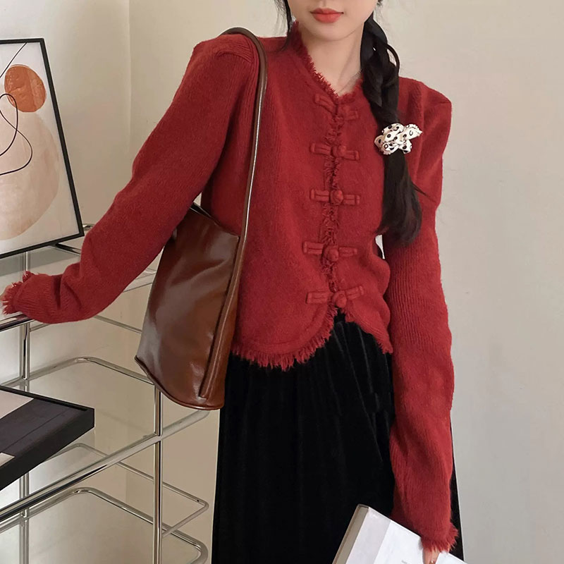 ANNAS 過年戰袍 中國風紅色上衣 紅色旗袍上衣 紅色毛衣 新年 大紅色 喜氣 過年穿搭 龍年毛衣外套 盤扣流蘇 4