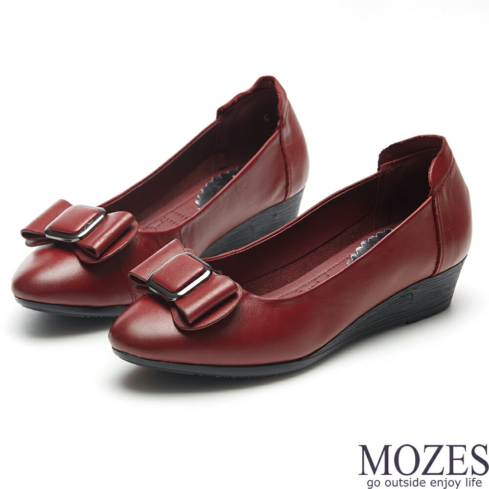 【MOZES】OL金屬扣飾蝴蝶結楔型包鞋(真小牛皮楔型包鞋)