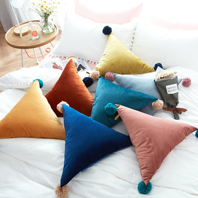 北歐ins風三角掛球創意抱枕簡約家用沙發靠墊床頭靠枕飄窗裝飾枕