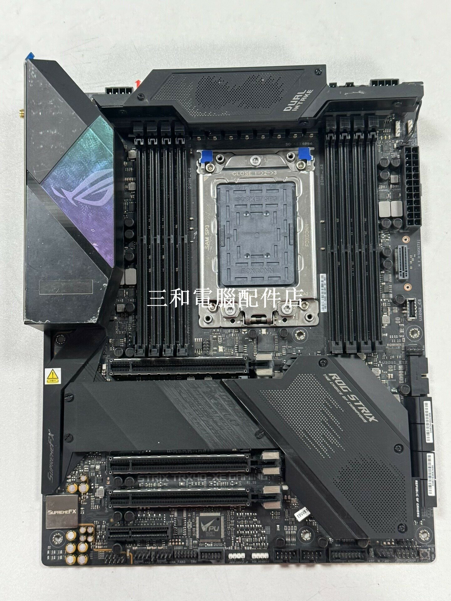 華碩ROG STRIX TRX40-XE GAMING 主機板 9成新 無天線 如圖 戰 beğen王國 遊戲高效能 如新 成色好 無損耗 適合DIY玩家 組裝電競電腦 必備 高品質 電腦零組件