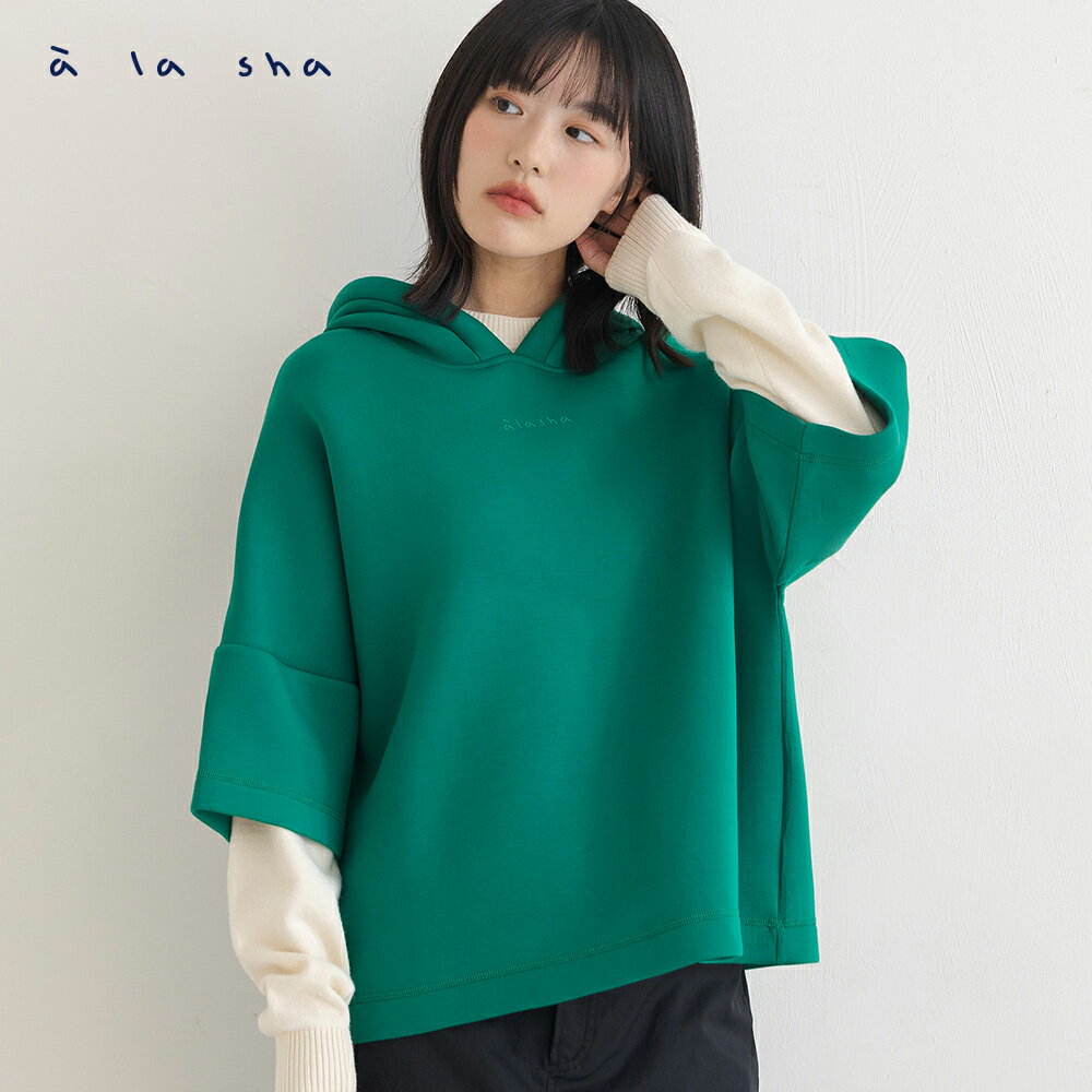 a la sha 蓬蓬帽簷LOGO刺繡連帽上衣