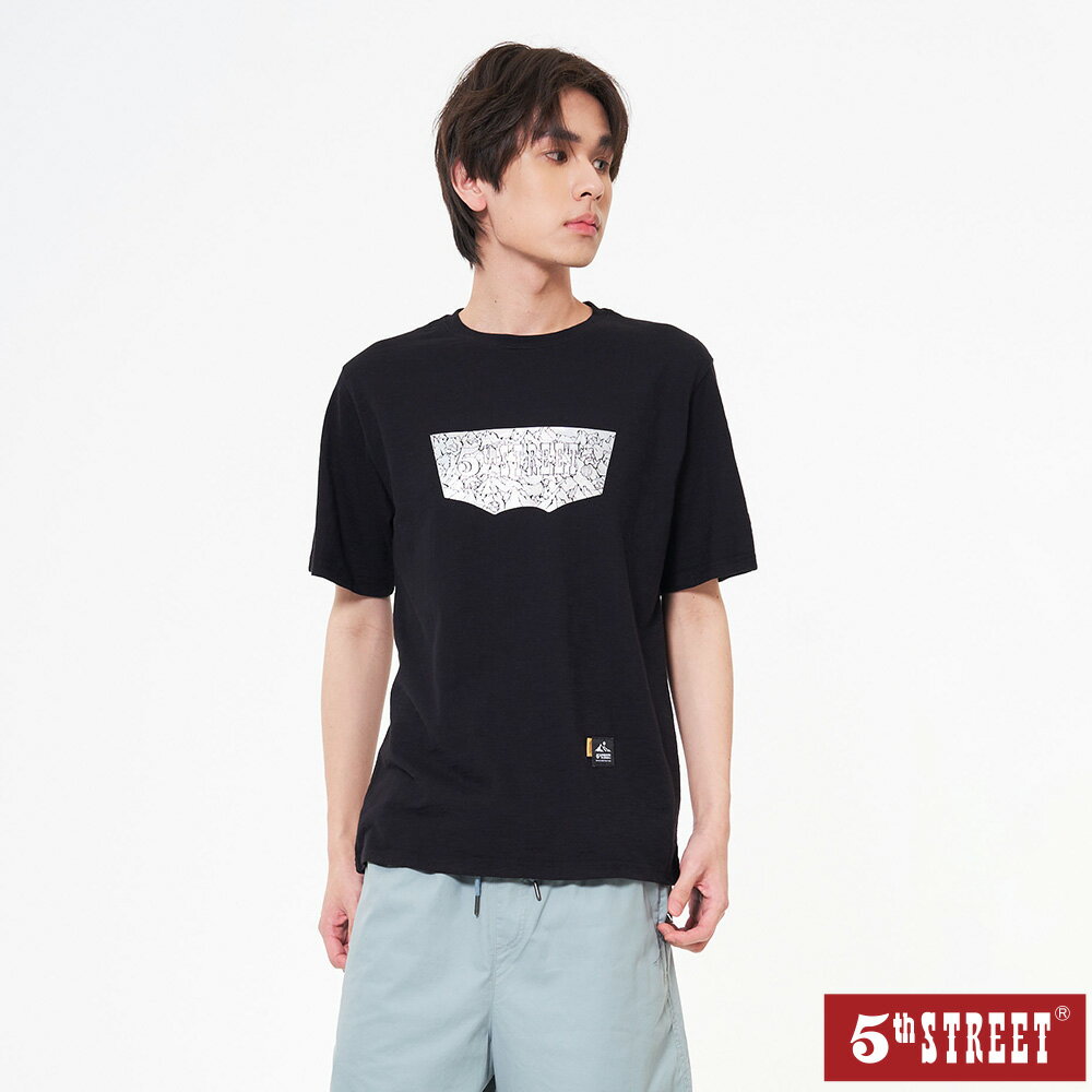 男裝 岩石尋找黑熊印花短袖T恤-黑色 (571008) 【5th STREET】【全館滿$3000贈環保餐具收納包】 父親節送禮