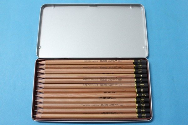利百代NO.9900 12入素描鉛筆 12級硬度專家用繪圖(原木)/一小盒入(定120)