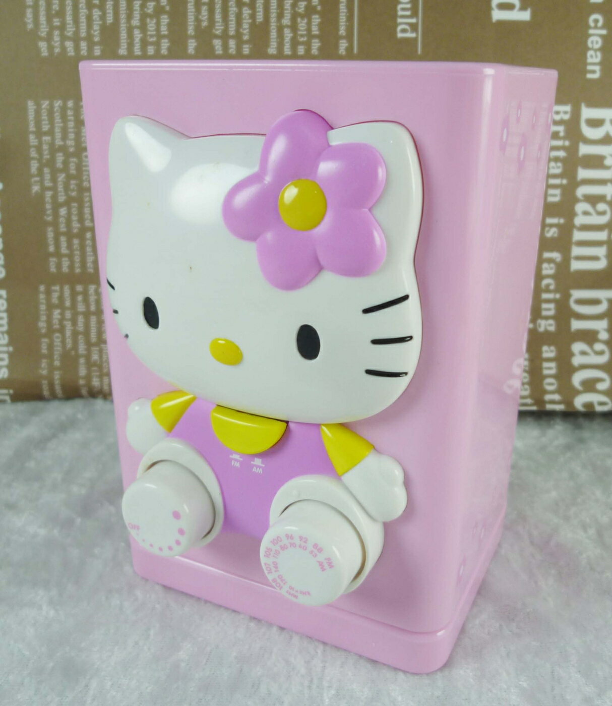 【震撼精品百貨】Hello Kitty 凱蒂貓 收音機*筆筒【共1款】 震撼日式精品百貨