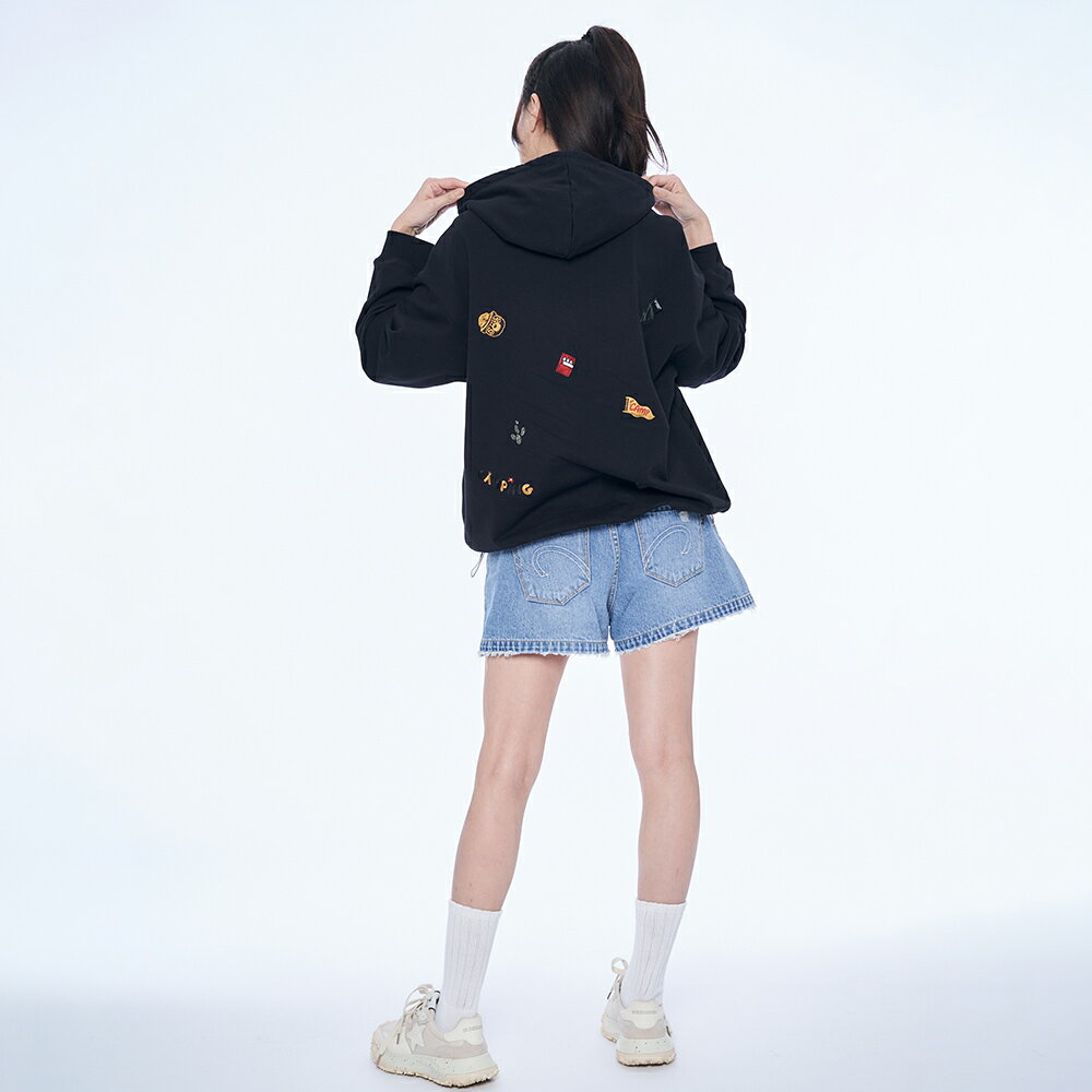 女下擺貼袋黑熊繡花長袖帽T恤-黑色【5th STREET】【APP下單享4%點數】 3