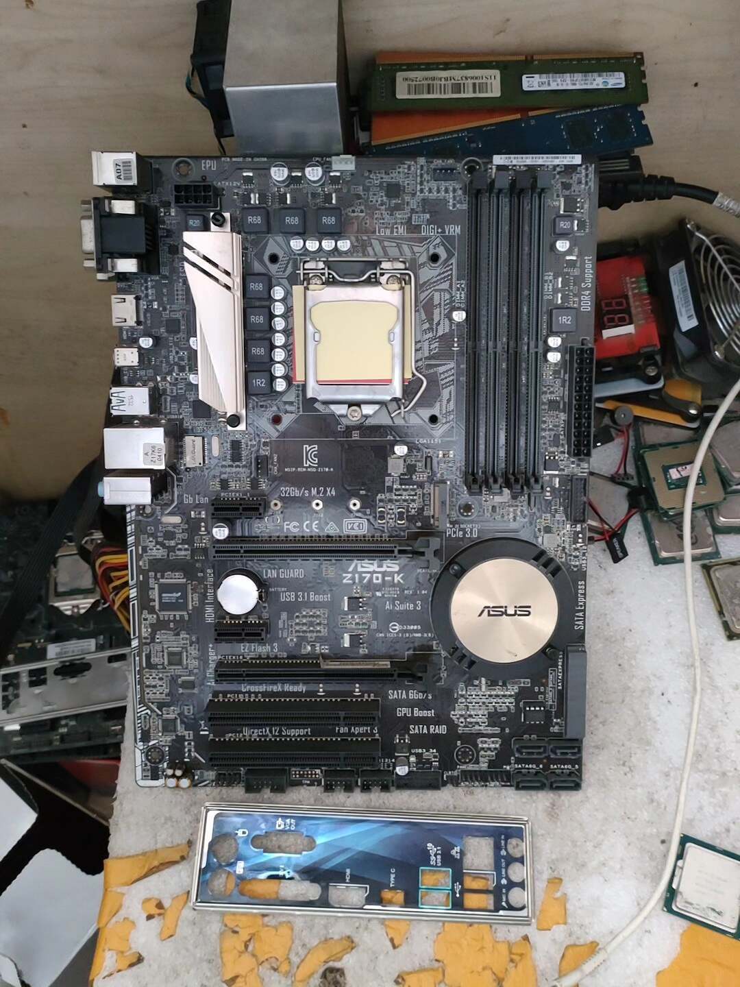 華碩 Z170-K 主機板 1151 穿孔 平台 四 RAM 插槽 m 2 介面 原裝 擋板 完好 如圖