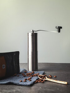 手搖磨豆機 磨豆機家用便攜咖啡豆研磨機手動咖啡機小型復古手搖不銹鋼磨粉機『CM37718』