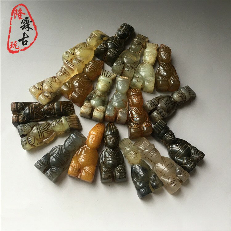 古玩玉跪人老玉人像高古玉岫玉擺件老玉人物仿古老玉貴人把件掛件