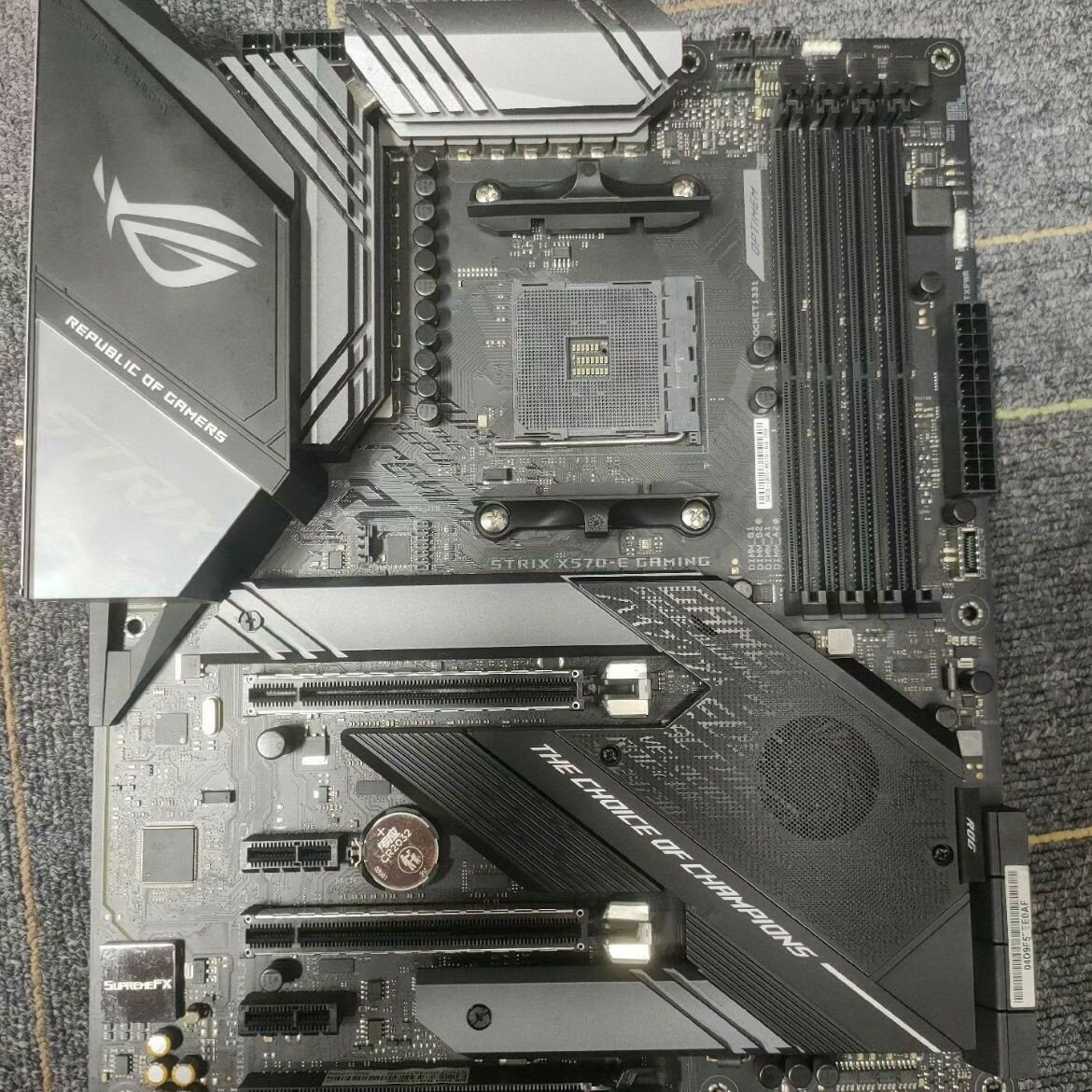 華碩 ASUS X570 E GAMING 豪華主機板 拆機品 支援 Ryzen 5700X 5800X 高性價比 電競主機板 高效能散熱 AM4腳位