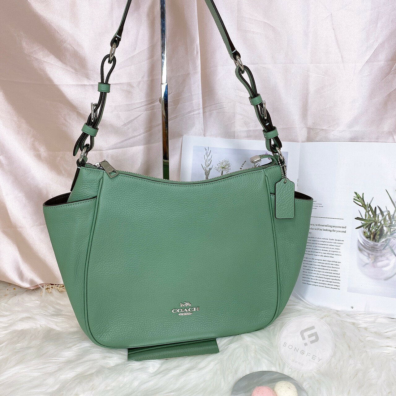 美國代購  台灣現貨 Coach 新款 半月包 肩背包【送禮精選★APP下單點數4倍送】