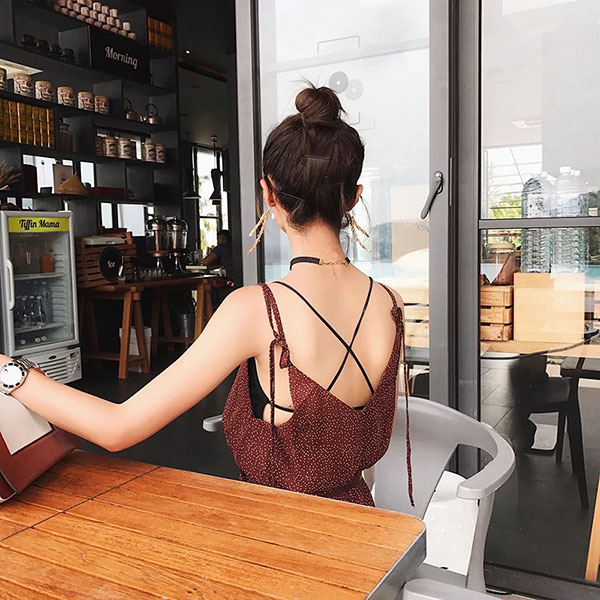 超美露背 美背 背心 露背 小可愛 交叉 細肩帶 短版 防走光 內衣 比基尼 無痕 爆乳 性感 海邊 黑白 韓國 ANNA S. 3