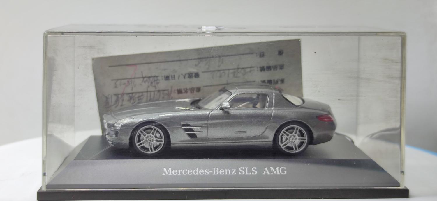 SCHUCO 1:43 Mercedes-Benz SLS AMG 原廠樣板輕微疹子如圖所示