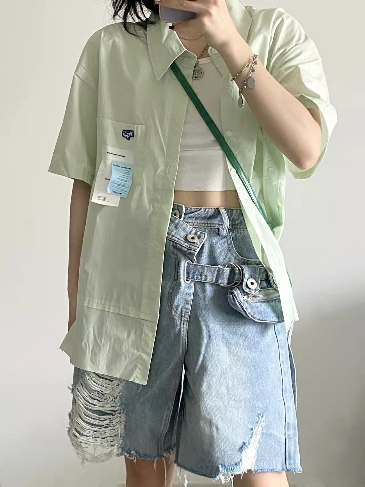 綠色襯衫女2022年新款韓系短袖上衣防曬洋氣夏季設計感小眾襯衣潮