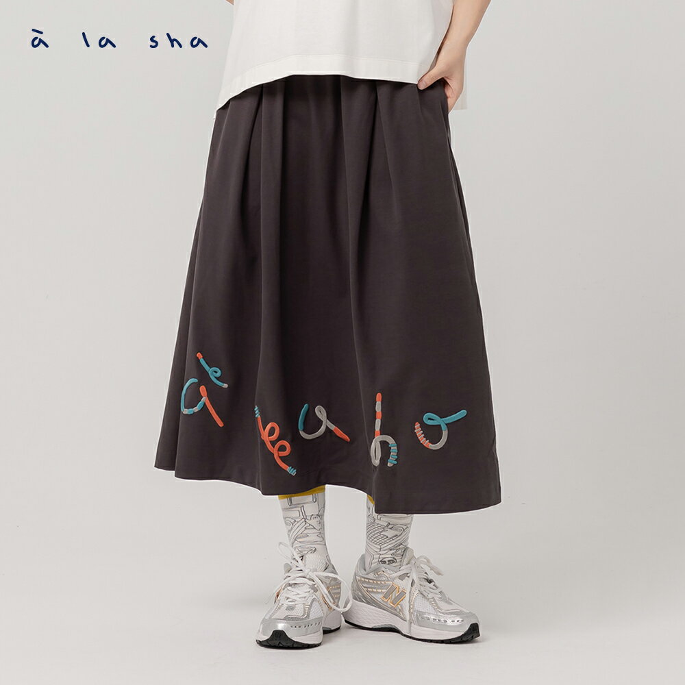 a la sha 繞圈圈Logo繡花長裙