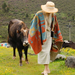 私人訂制羊絨披肩毛毯西藏青海保暖斗篷波西米亞外搭新疆旅游穿搭 夢露日記