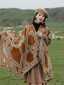 波西米亞新疆草原旅游披肩女冬加厚開叉斗篷圍巾外搭針織保暖披風