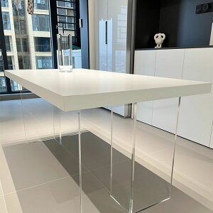 亞克力懸浮巖板餐桌意式透明北歐設計師島臺長方形家用極簡風餐桌