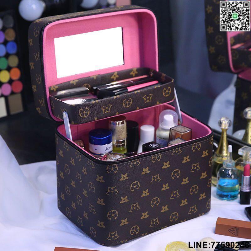 【歡樂購】【現貨免運】大牌化妝包大容量防水化妝品收納盒男女旅行外出隨身便攜護膚品箱
