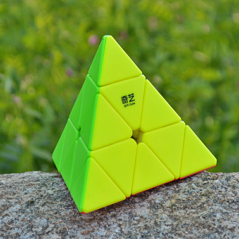 奇藝實色3階金字塔魔方 三階魔方初學三角魔方速擰比賽兒童玩具