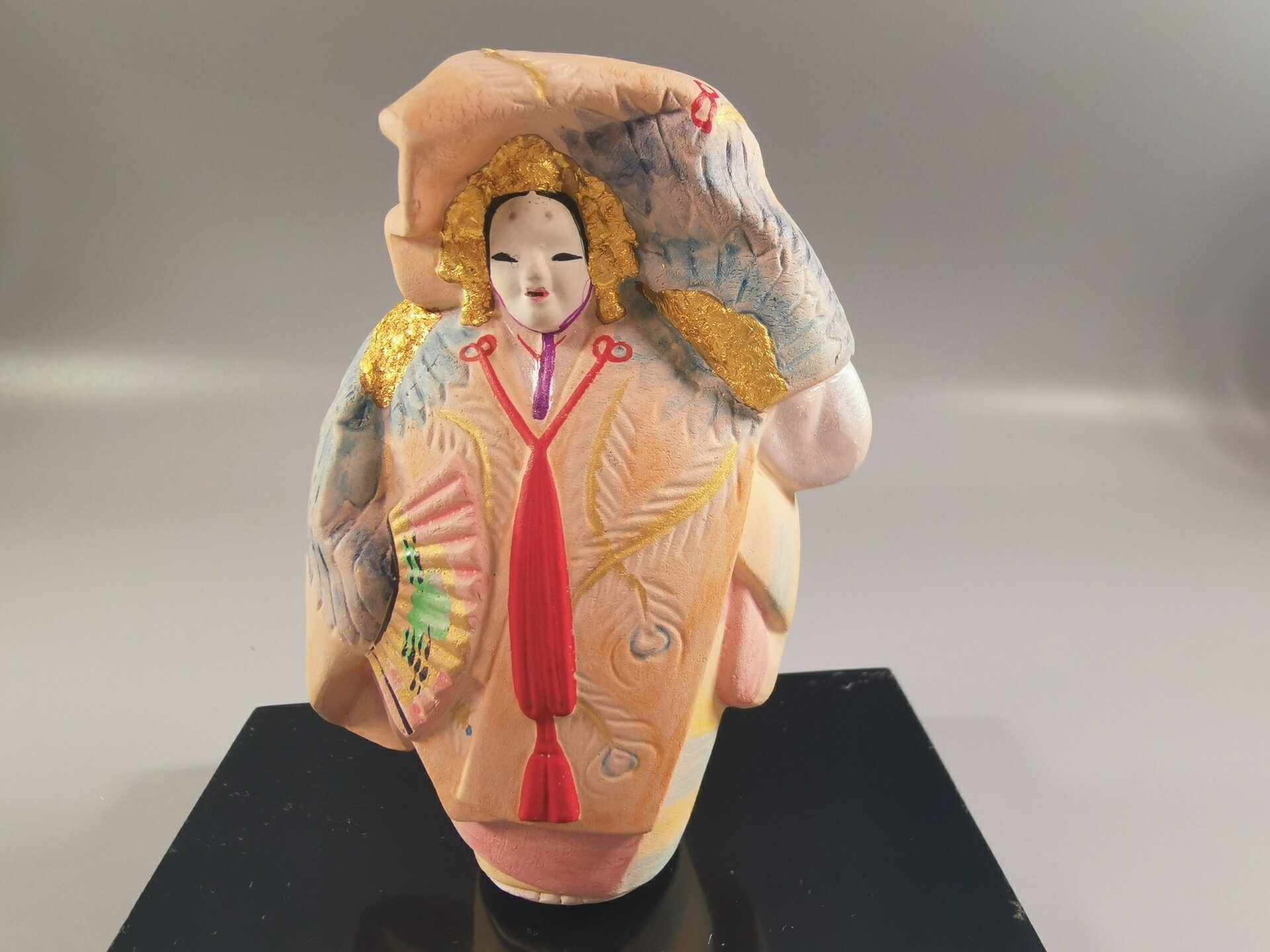 日本京人形田中彌制作博多羽衣，人物造型獨特，色彩豐富有