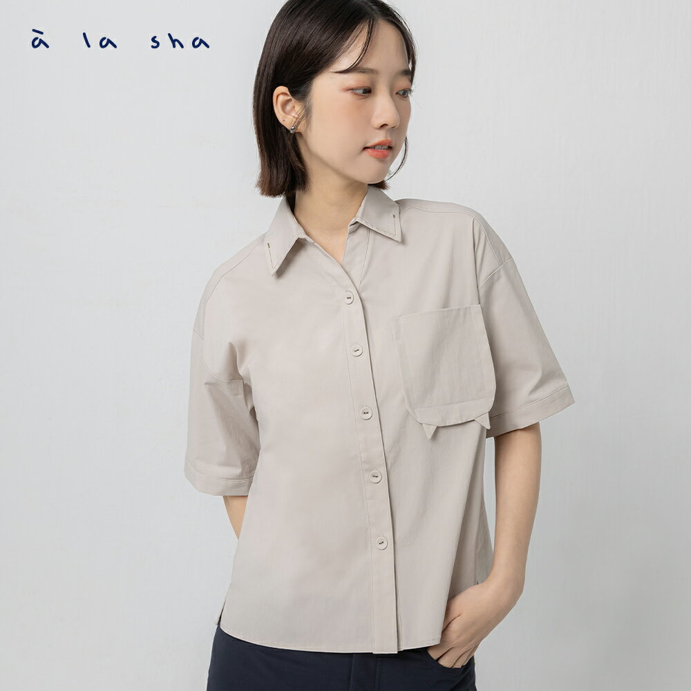 a la sha 壓線喵口袋短袖襯衫