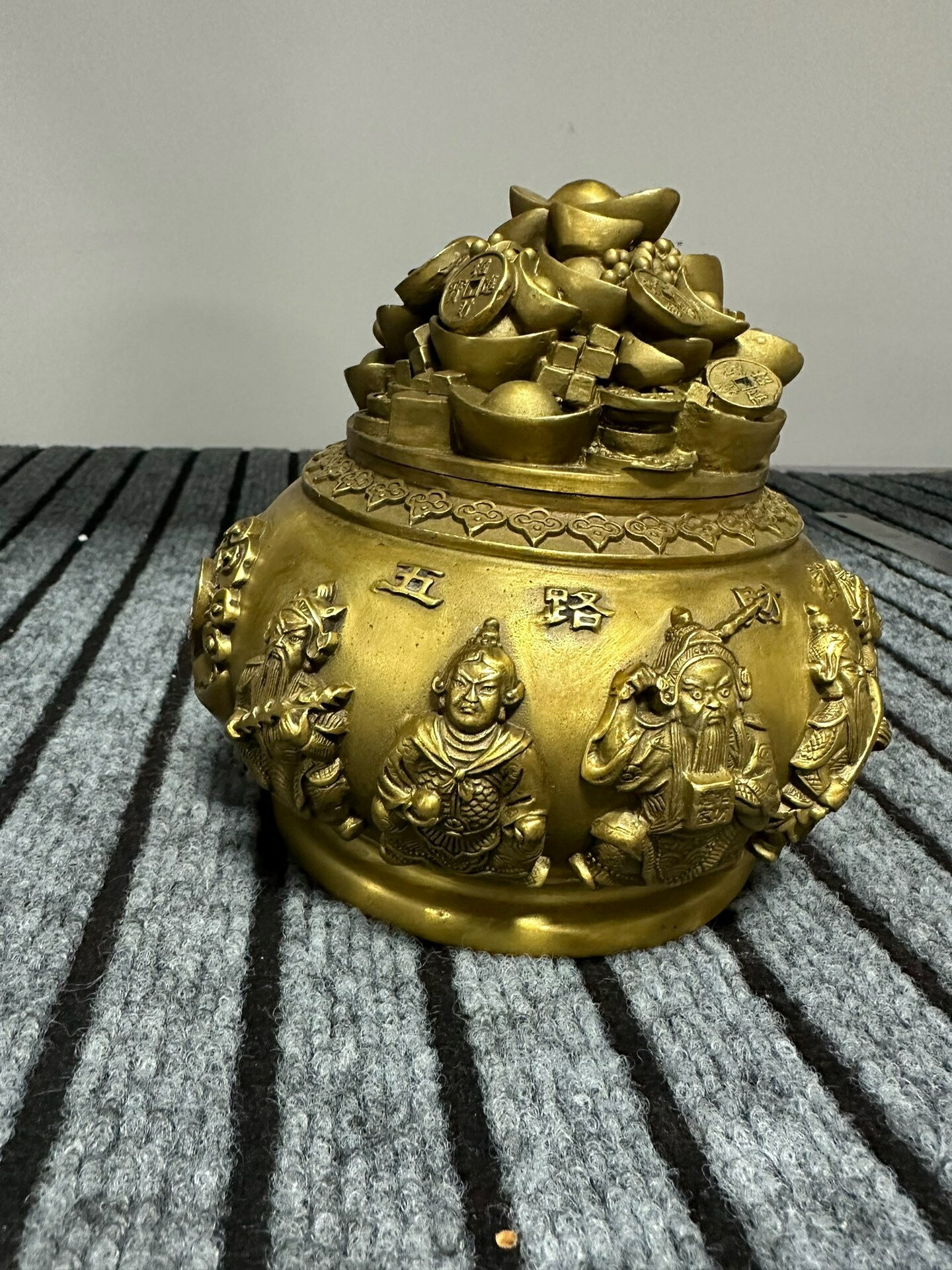 純銅五路財神聚寶盆，重2公斤，高16，直徑16，底座12.6