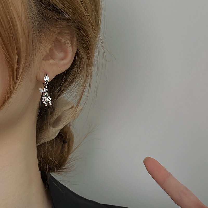 純銀兔子耳環女年新潮款重工鏈條笑臉耳釘不對稱流蘇創意耳飾 0