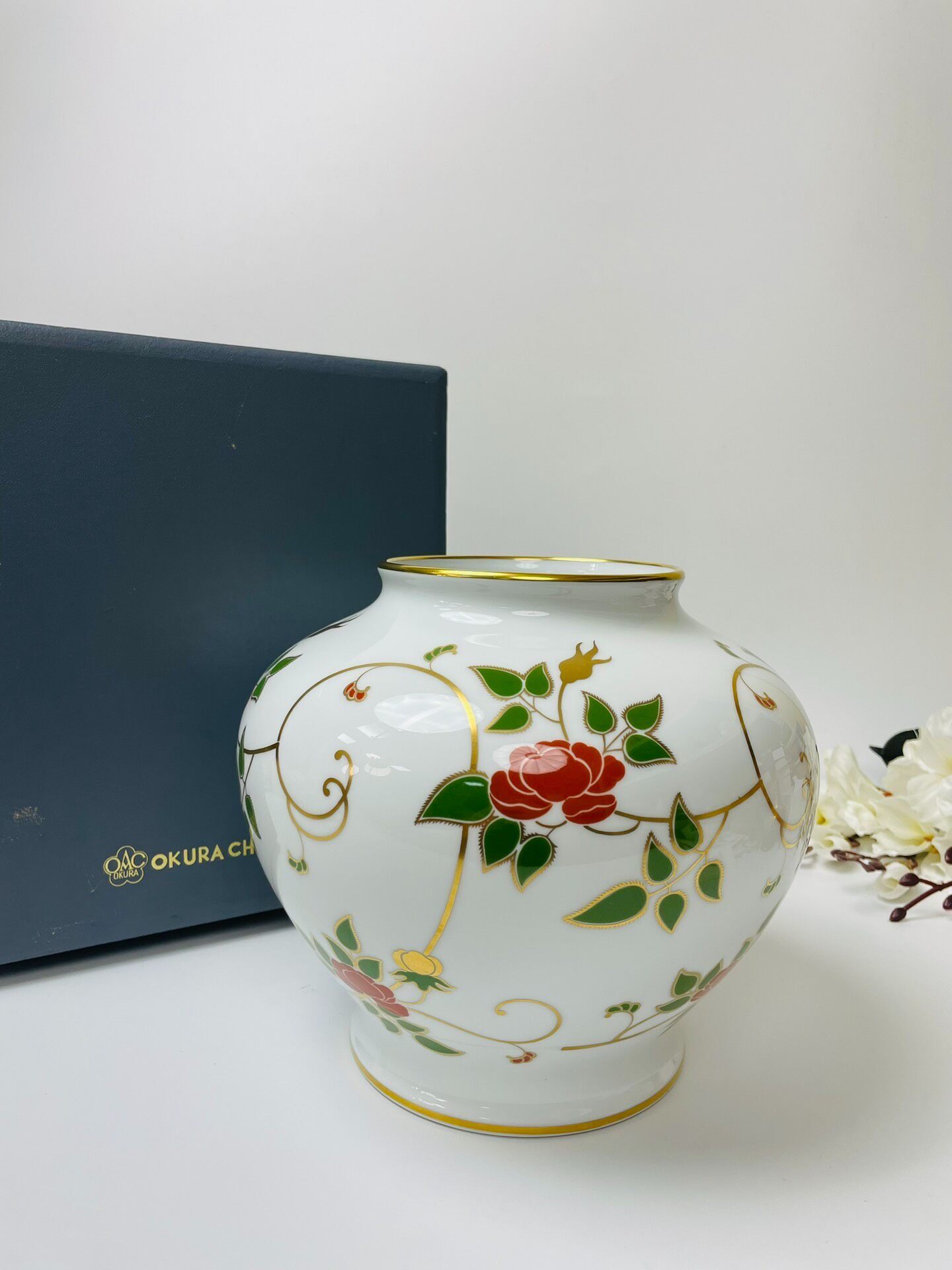 大倉陶苑　金銀彩花紋花瓶　30cm 大倉陶苑 金銀彩花紋花瓶 30cm 大倉陶苑 金銀彩花紋花瓶 30cm