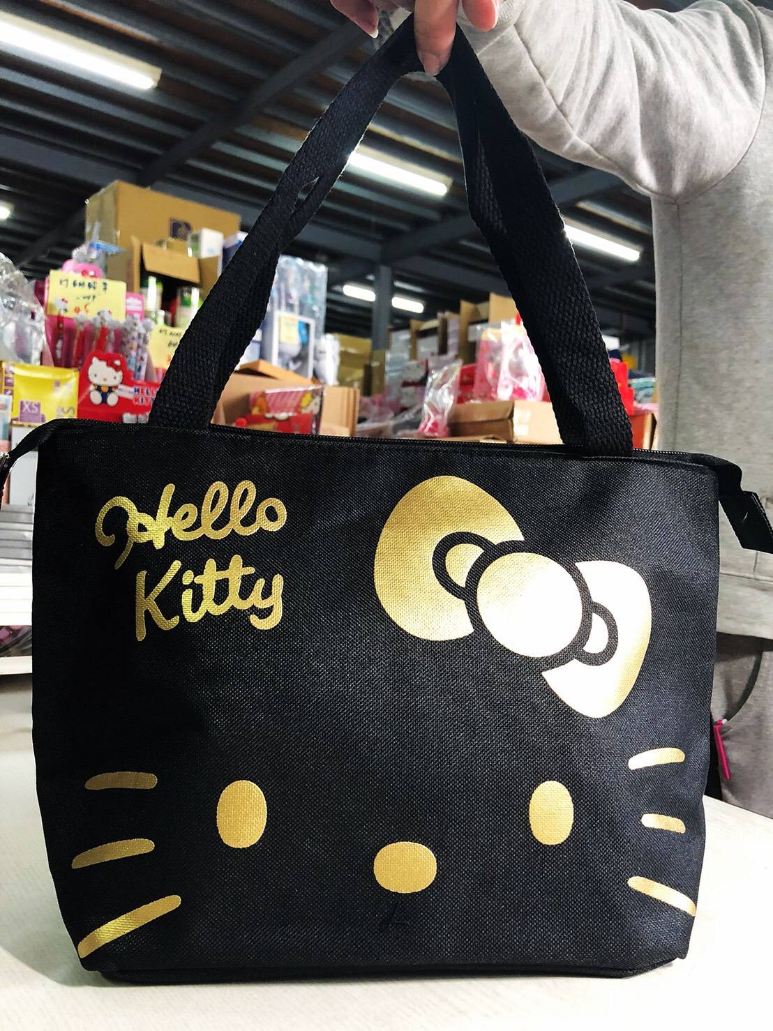 大賀屋 HELLO KITTY 保冷袋 黑 便當袋 手提袋 包包 鋁箔包 外出包 餐袋 午餐袋 正版 T00120446