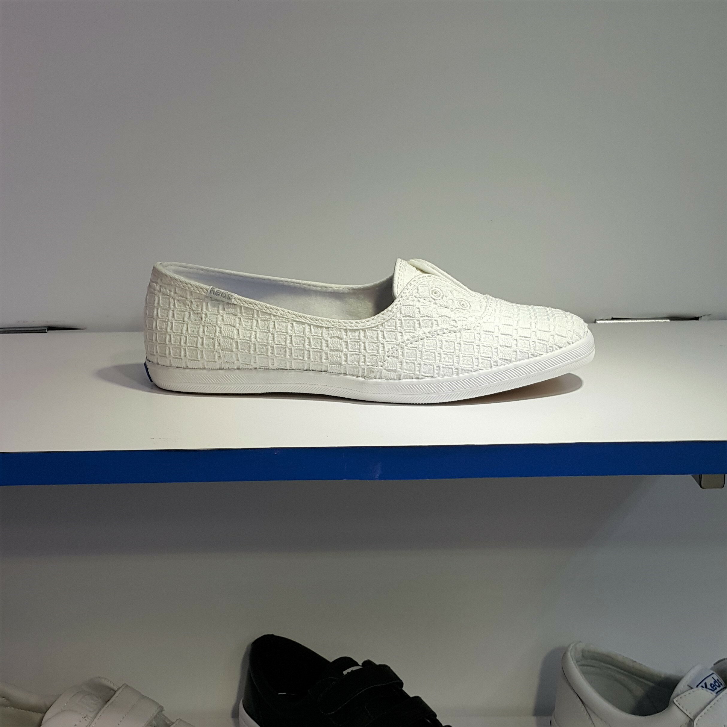 keds chillax eyelet