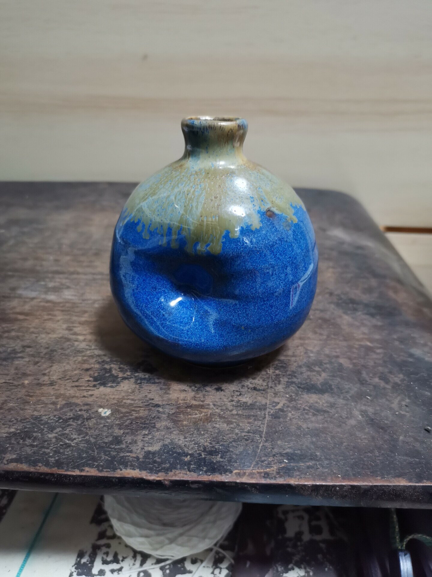 日本迴流瓷器陶器昭和時期酒壺德利花瓶花入。高度約9.5cm。