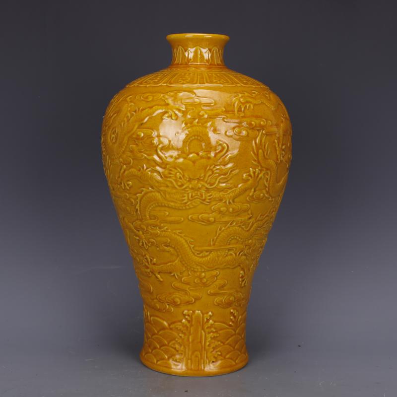 清乾隆黃地浮雕刻龍紋梅瓶仿古工藝瓷器中式客廳擺件古董古玩收藏1入