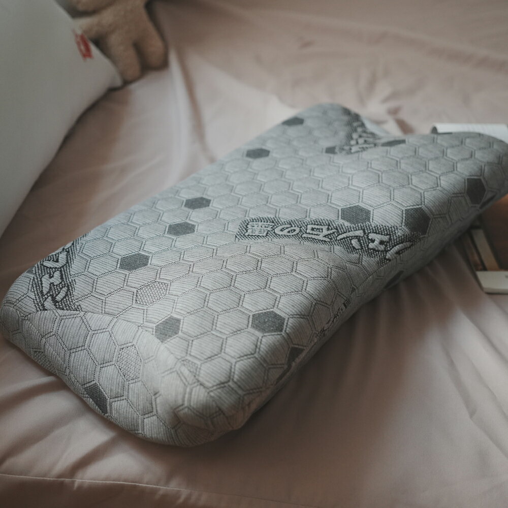 [ 石墨烯蝴蝶枕 ] 60X30cm 天絲針織刺繡石墨烯透氣表布 台灣製 枕頭 禮物 棉床本舖