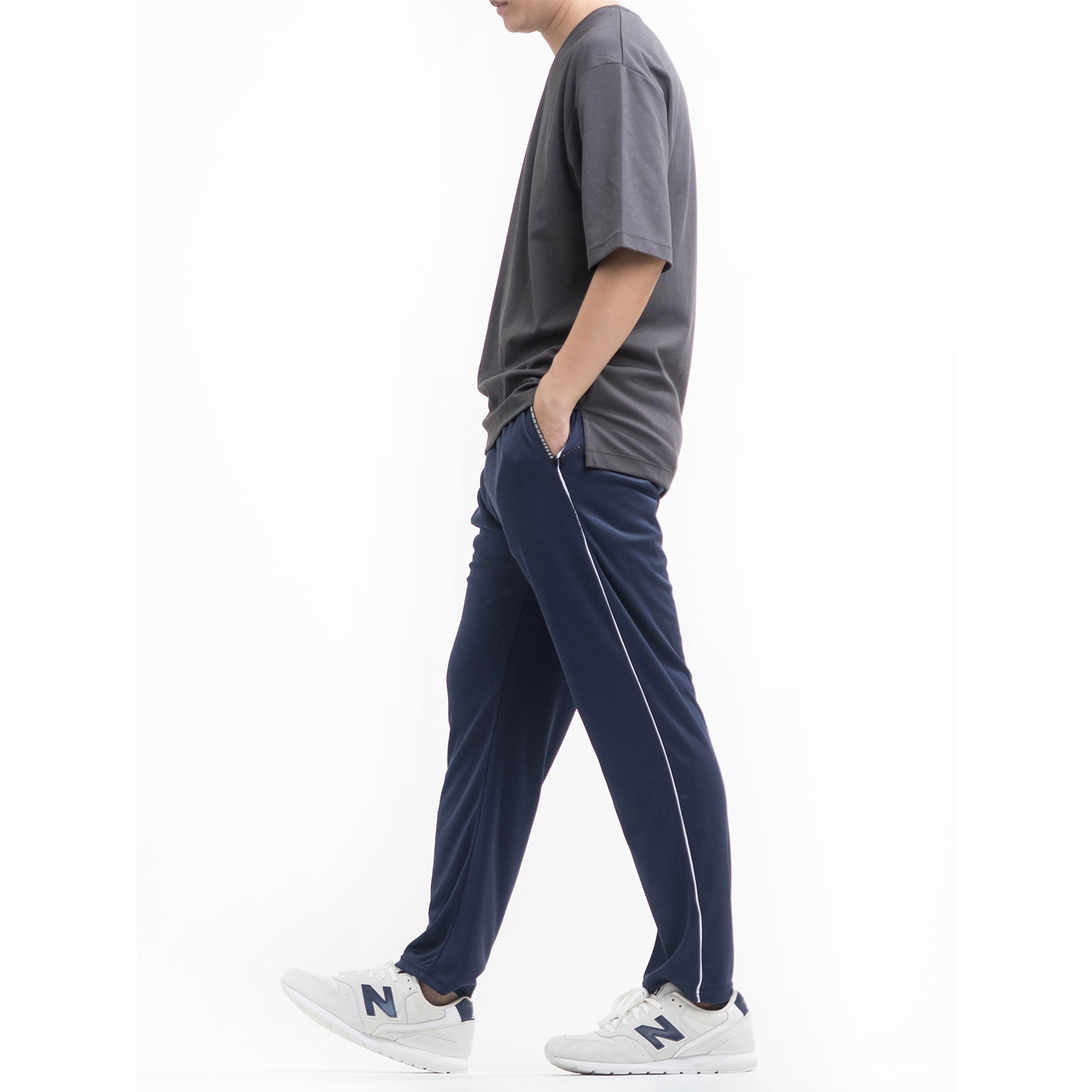 休閒運動風輕薄長褲 平口長褲 素面運動褲 都市戶外風格休閒長褲 拉鍊口袋運動褲 配色線條運動長褲 Track Pants 全腰圍鬆緊帶休閒褲 黑色長褲 Athleisure Track Pants Sports Pants Lightweight Casual Pants (312-7258-08)藍色 (312-7258-21)黑色 L XL 2L (腰圍:26~37英吋/66~94公分) 男 [實體店面保障] sun-e 3