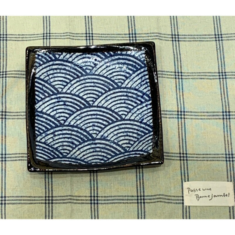 日本製 青海波 🌊7方盤 尺寸:17.5*3公分 材質：陶瓷 產地：日本製🇯🇵