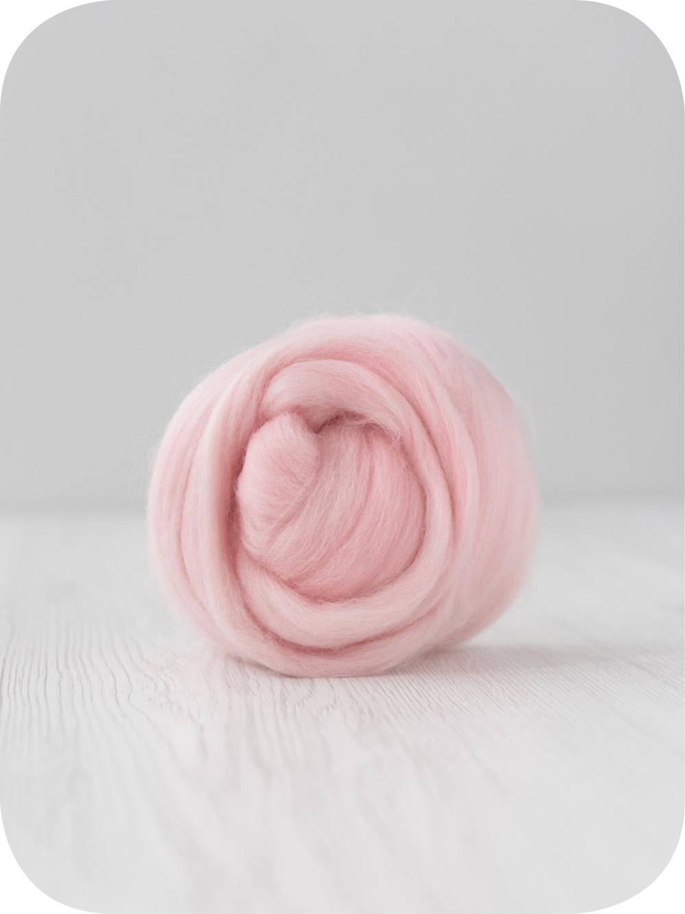 義大利托斯卡尼-19M美麗奴羊毛 DM203淺粉｜50g｜DIY手作/羊毛氈材料/文創