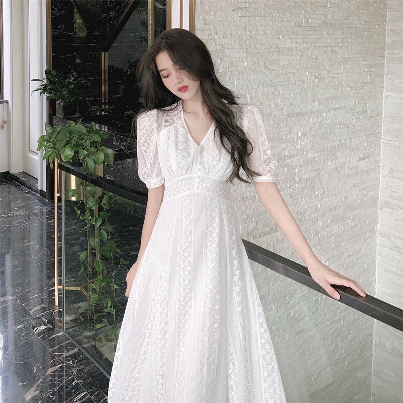 法式復古鉤花連衣裙女夏季新款蕾絲收腰顯瘦白色氣質初戀長裙