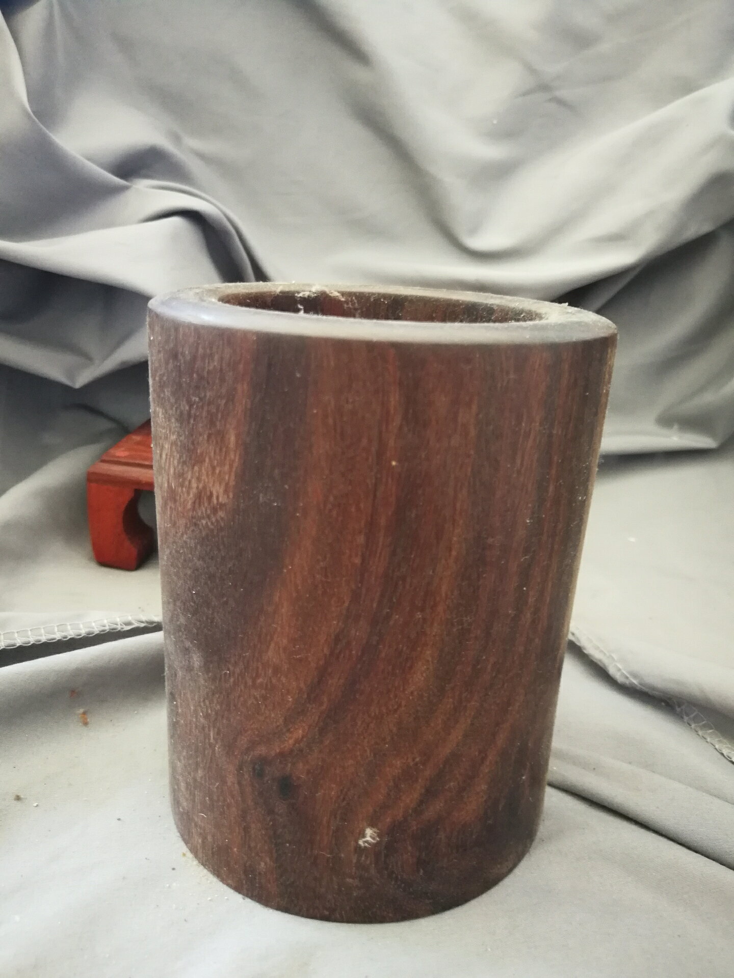 老筆筒檀木整雕木雕筆筒擺飾文房用品紅木筆筒，這個挺漂亮，一木