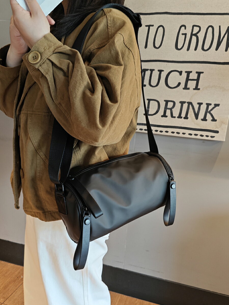 輕便防水包包斜後背包女包2026新款時尚休閒枕頭包大容量百搭單肩包