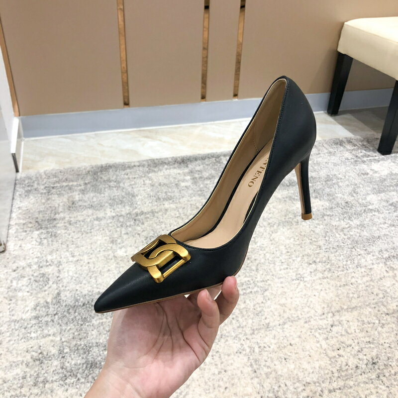 cinderella 仙杜瑞拉2024秋冬新款尖頭金屬時尚土豆絲扣細跟淺口單鞋女真皮宴會高跟鞋