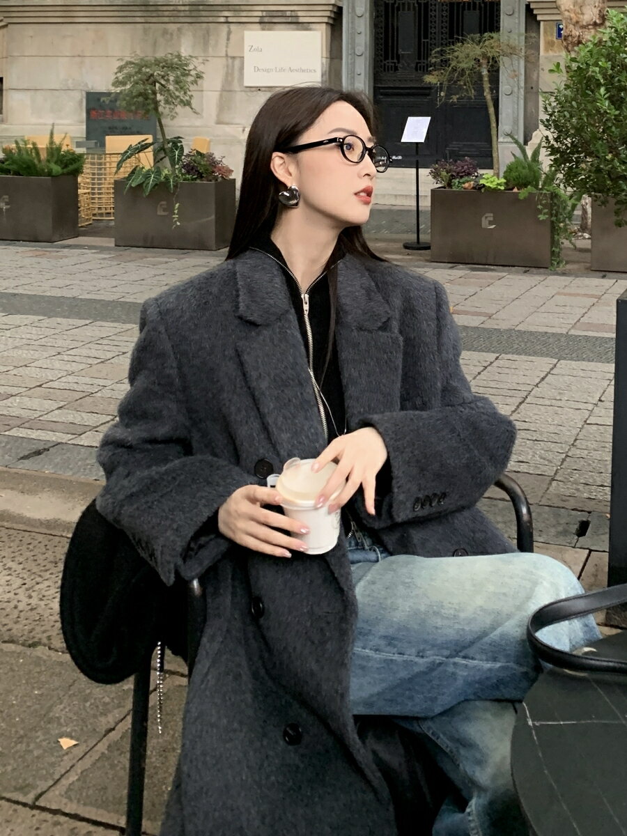 灰色羊毛大衣女2024新款冬高個子加長正肩呢子赫本風加厚毛呢外套【淘夢屋】