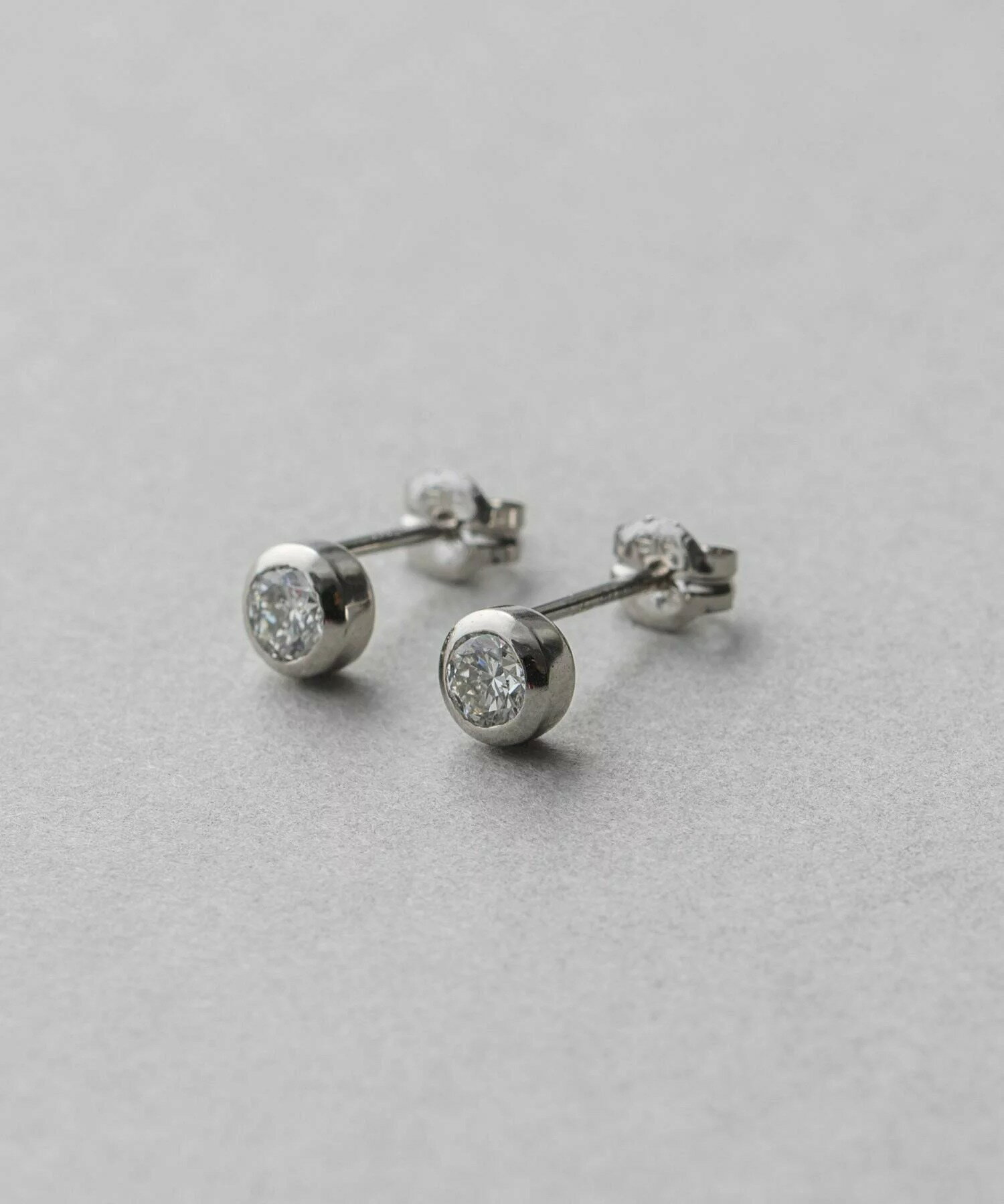 ete PT900 經典包鑽耳環 0.3ct | 耳環 送禮 情人節 [Rakuten Fashion]